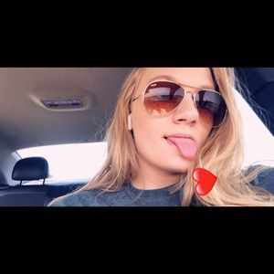 Meet your Posher, Abigail